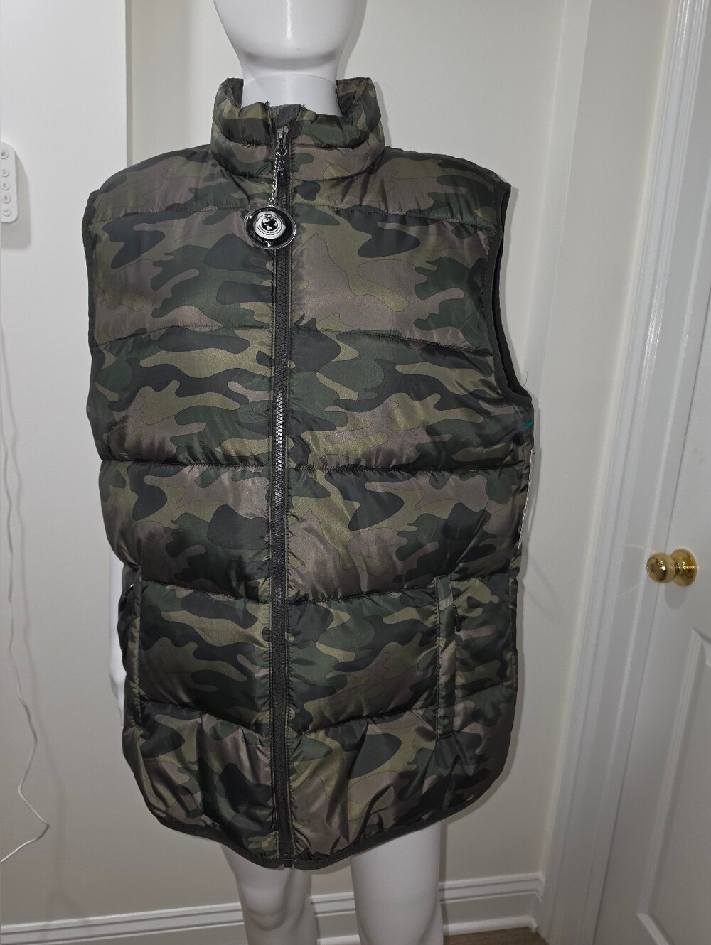 Swiss Tech Men's Camouflage Puffer Vest in Green and Black